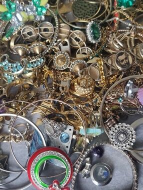 3 Pounds CRAFT Jewellery Lot Bundle Mixed Gold/Silver Tones Rhinestones ++